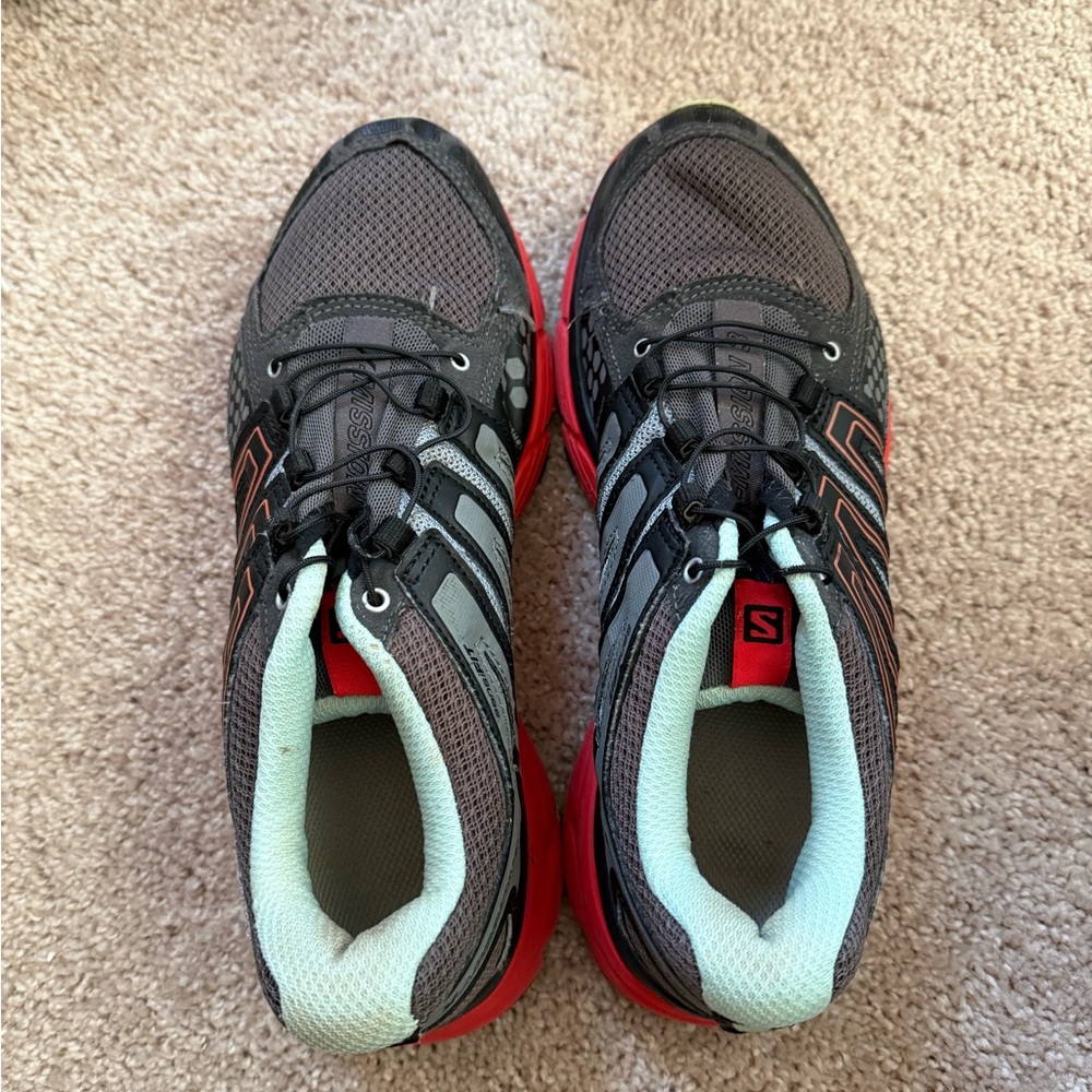 Women’s Salomon size 8